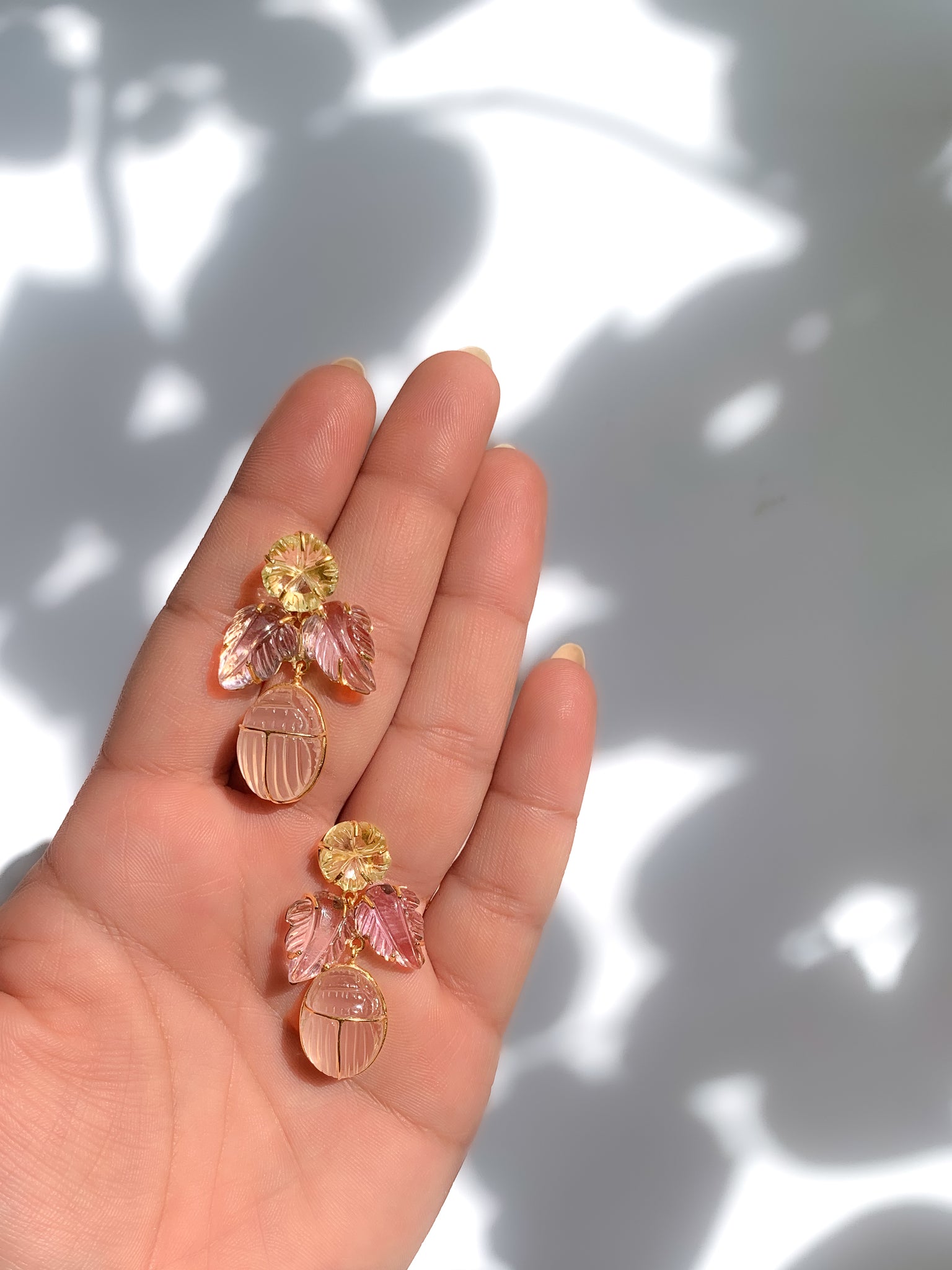 Rose Beetle Daisy Earrings // 01